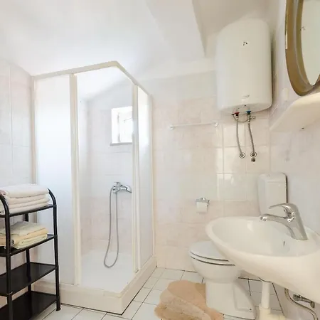 Ilija Apartment *